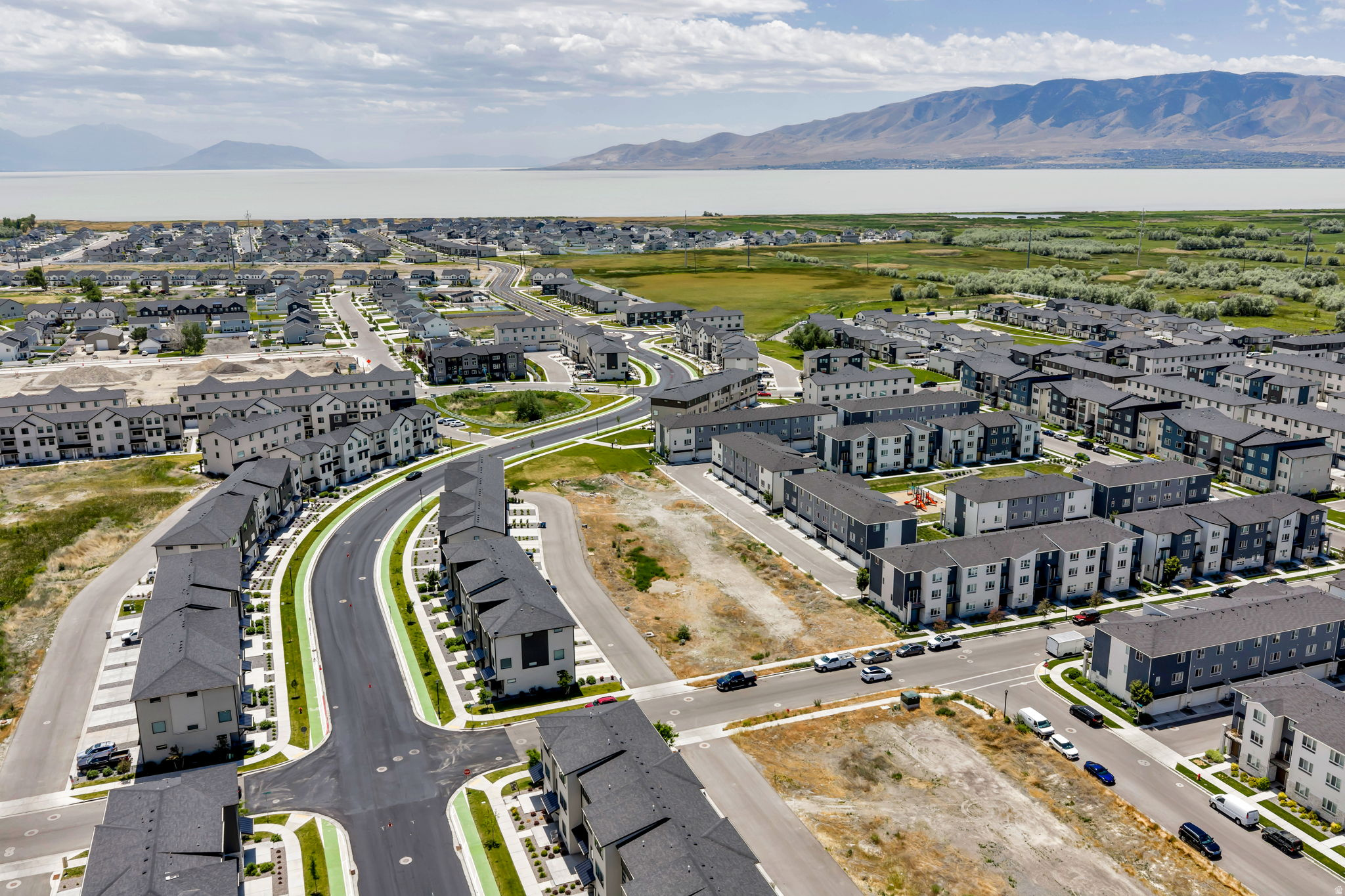 LAKESHORE LANDING - Residential