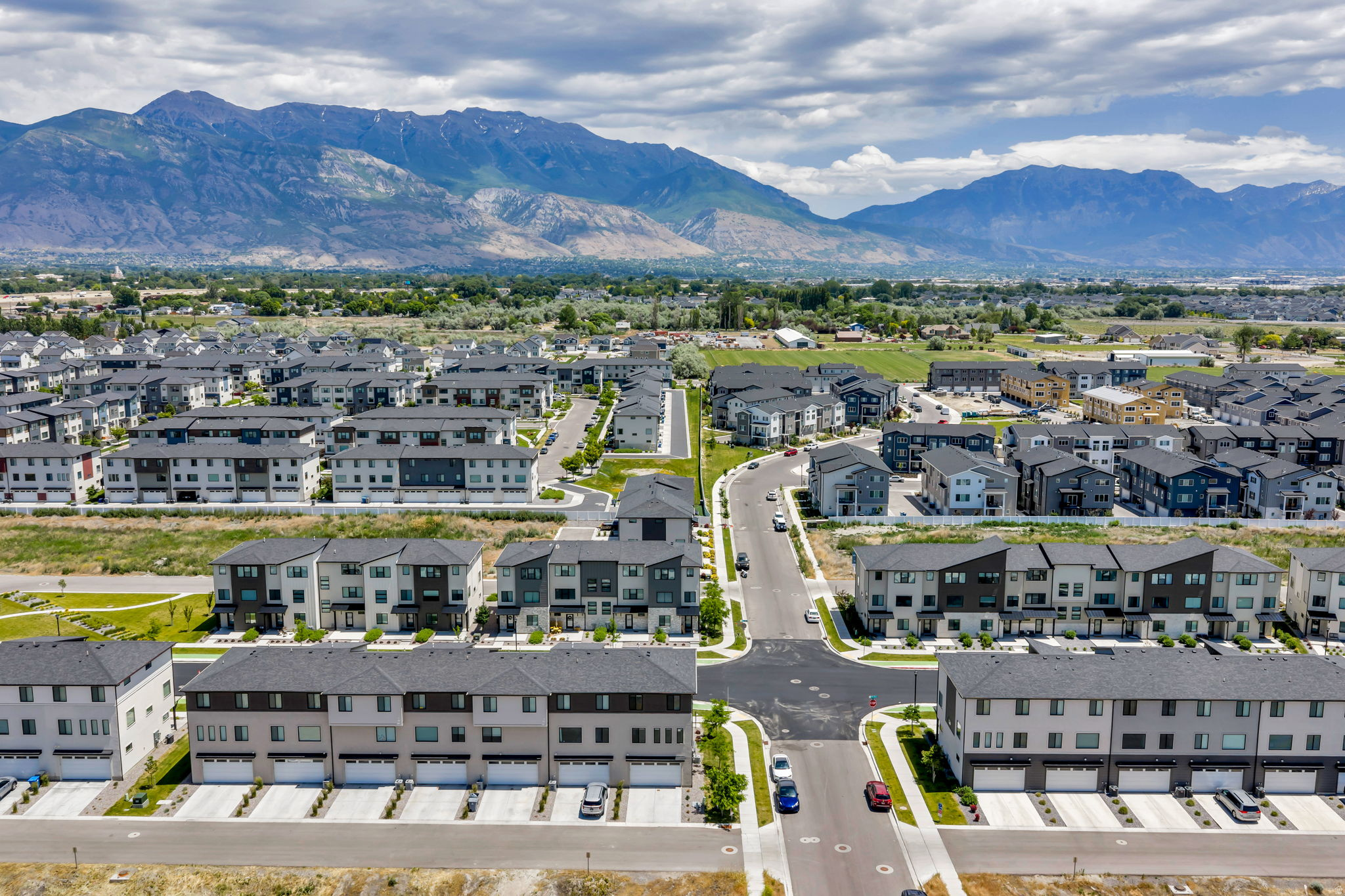 LAKESHORE LANDING - Residential
