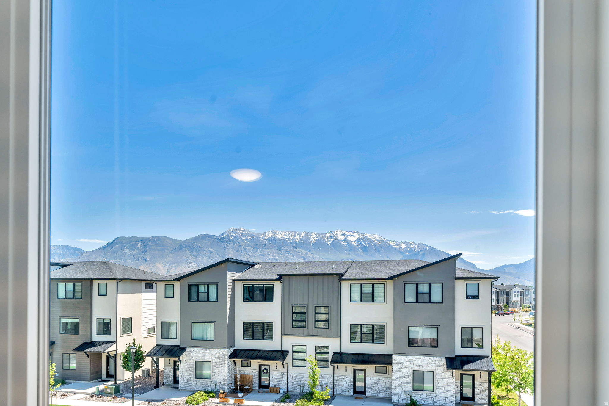 LAKESHORE LANDING - Residential