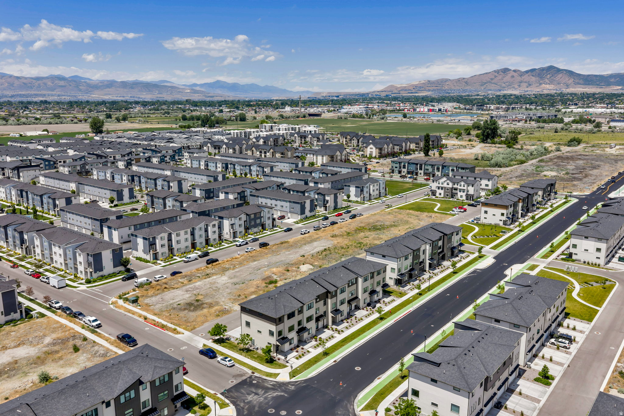 LAKESHORE LANDING - Residential