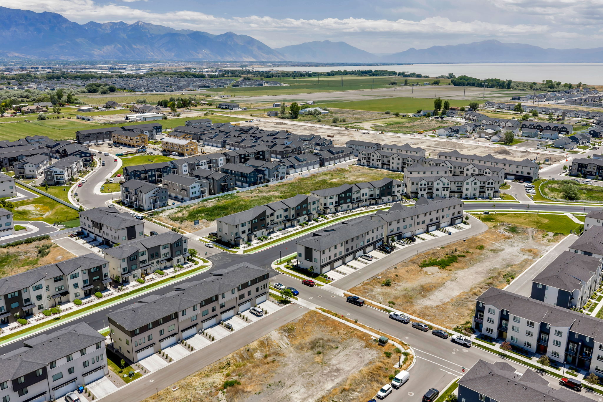 LAKESHORE LANDING - Residential
