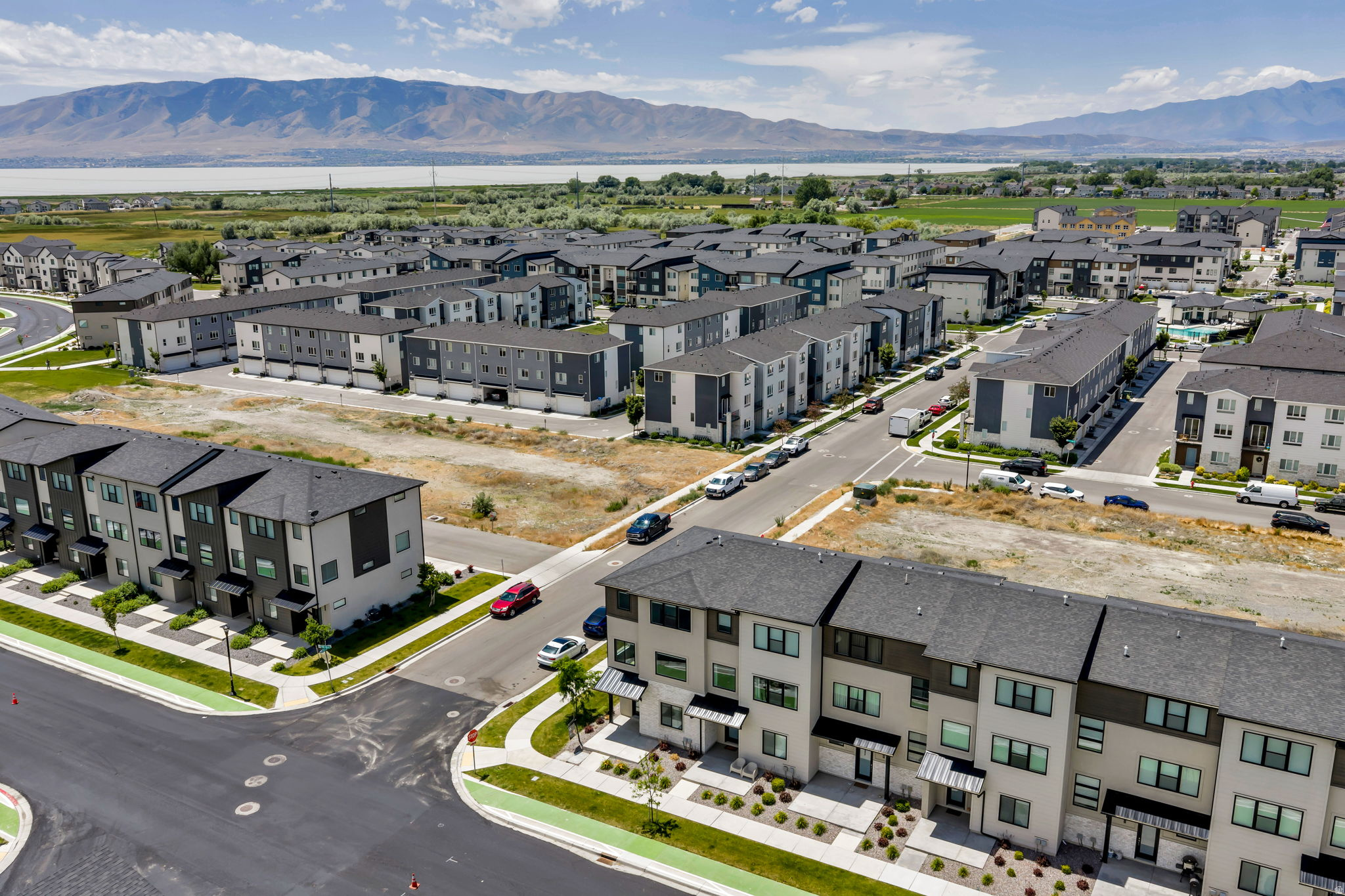LAKESHORE LANDING - Residential