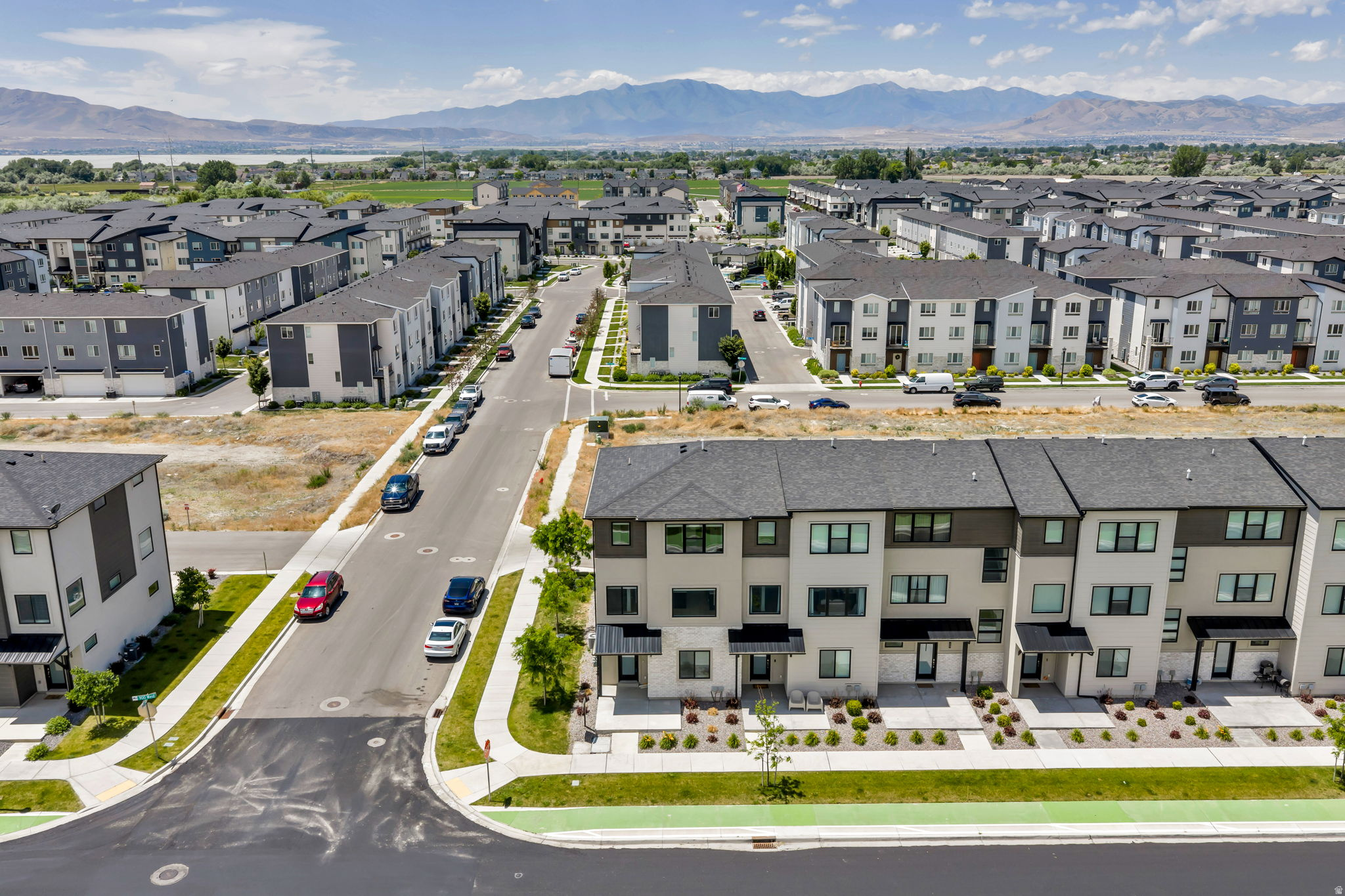 LAKESHORE LANDING - Residential