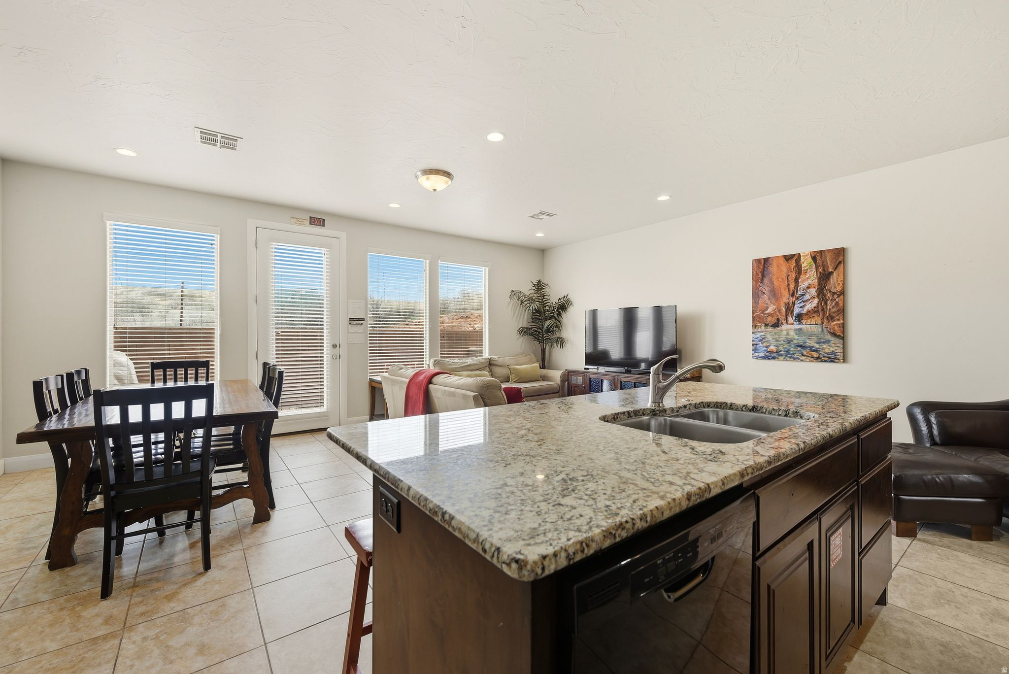 CORAL RIDGE TOWNHOME - Residential