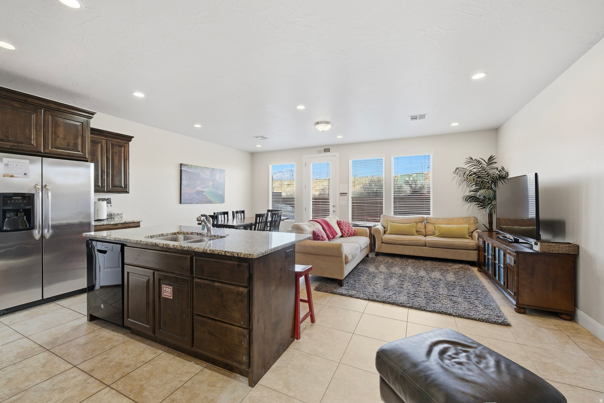 CORAL RIDGE TOWNHOME - Residential