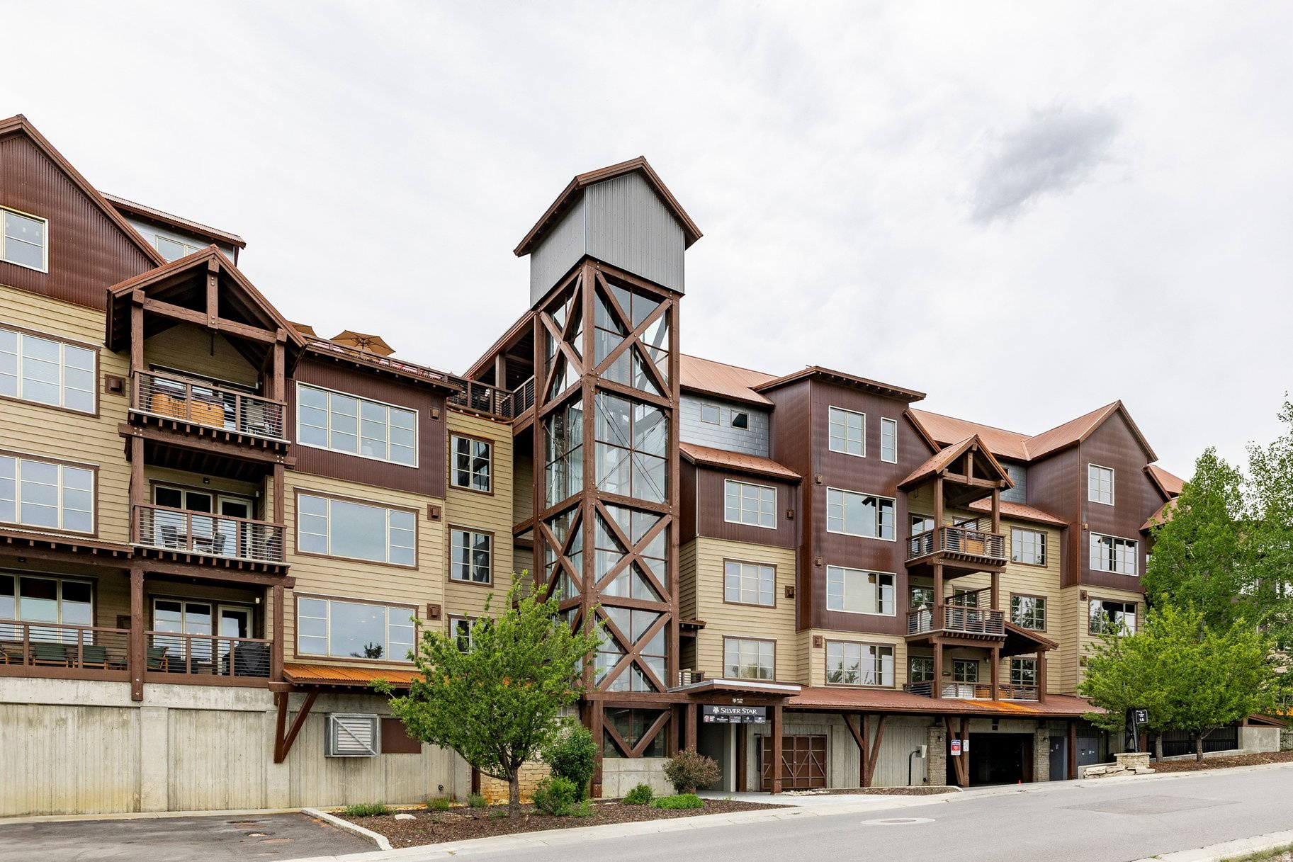 SPIRO CONDOMINIUMS - Residential