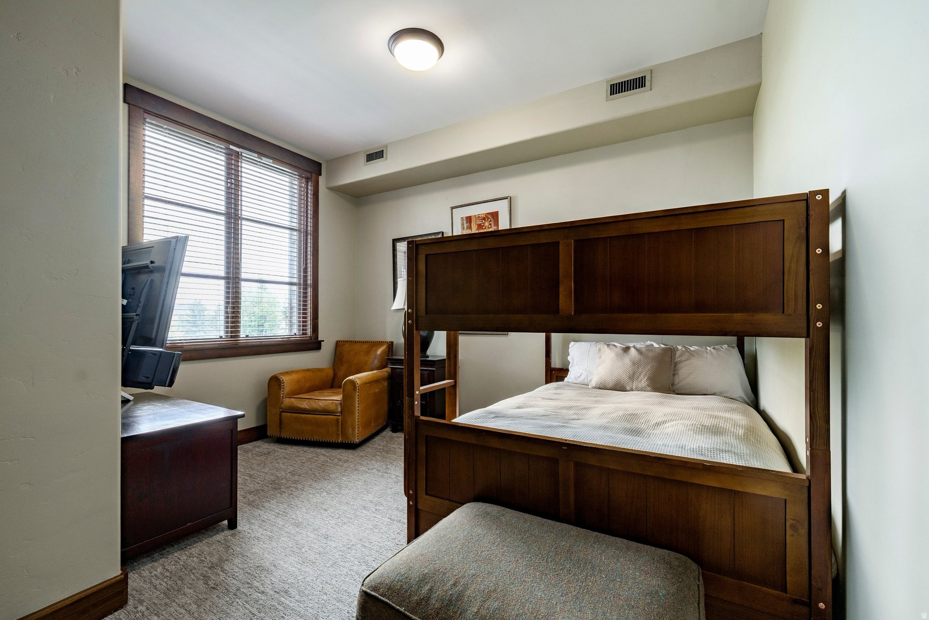 SPIRO CONDOMINIUMS - Residential