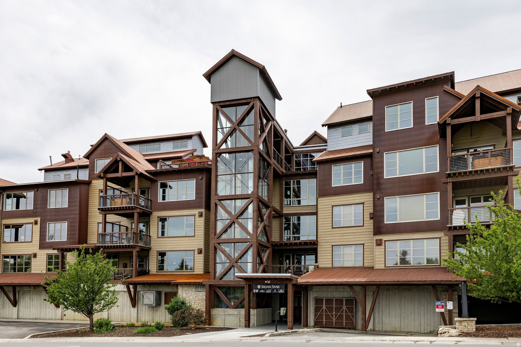 SPIRO CONDOMINIUMS - Residential