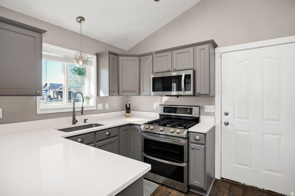 COUNTRY GARDEN ESTATES - Residential