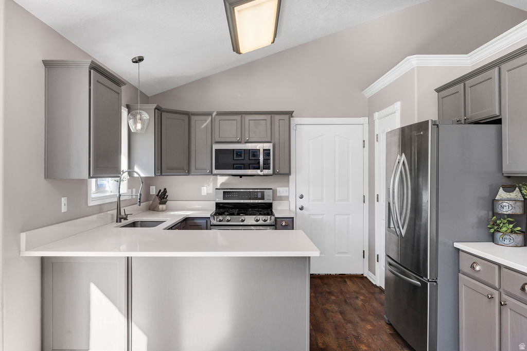 COUNTRY GARDEN ESTATES - Residential