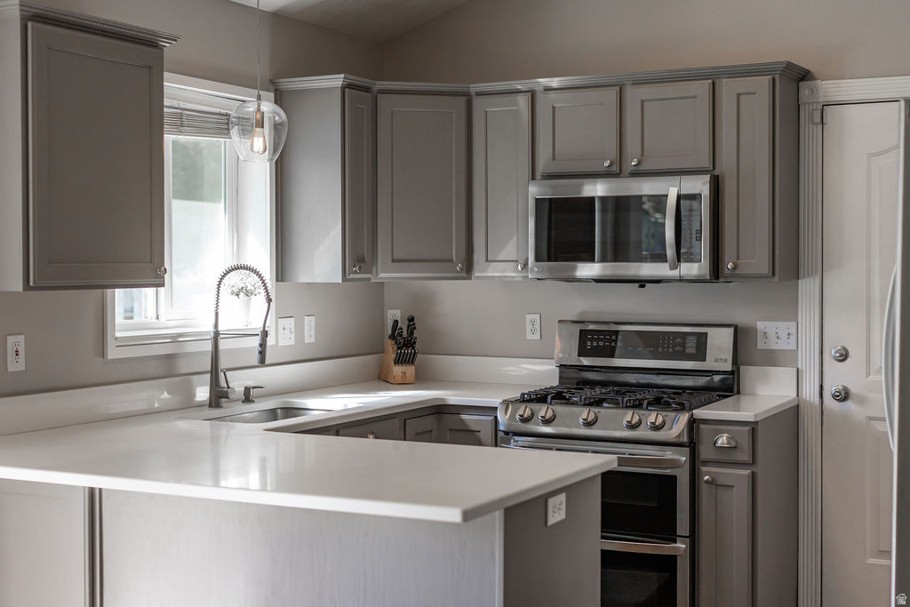 COUNTRY GARDEN ESTATES - Residential