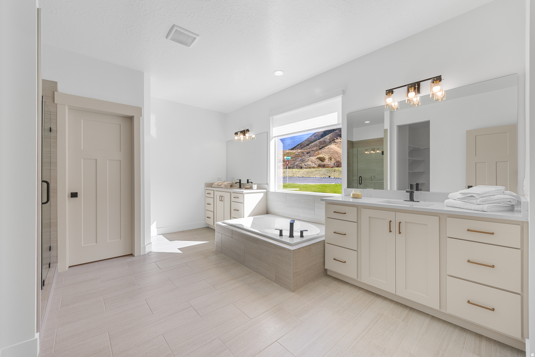 OAKRIDGE COVE - Residential