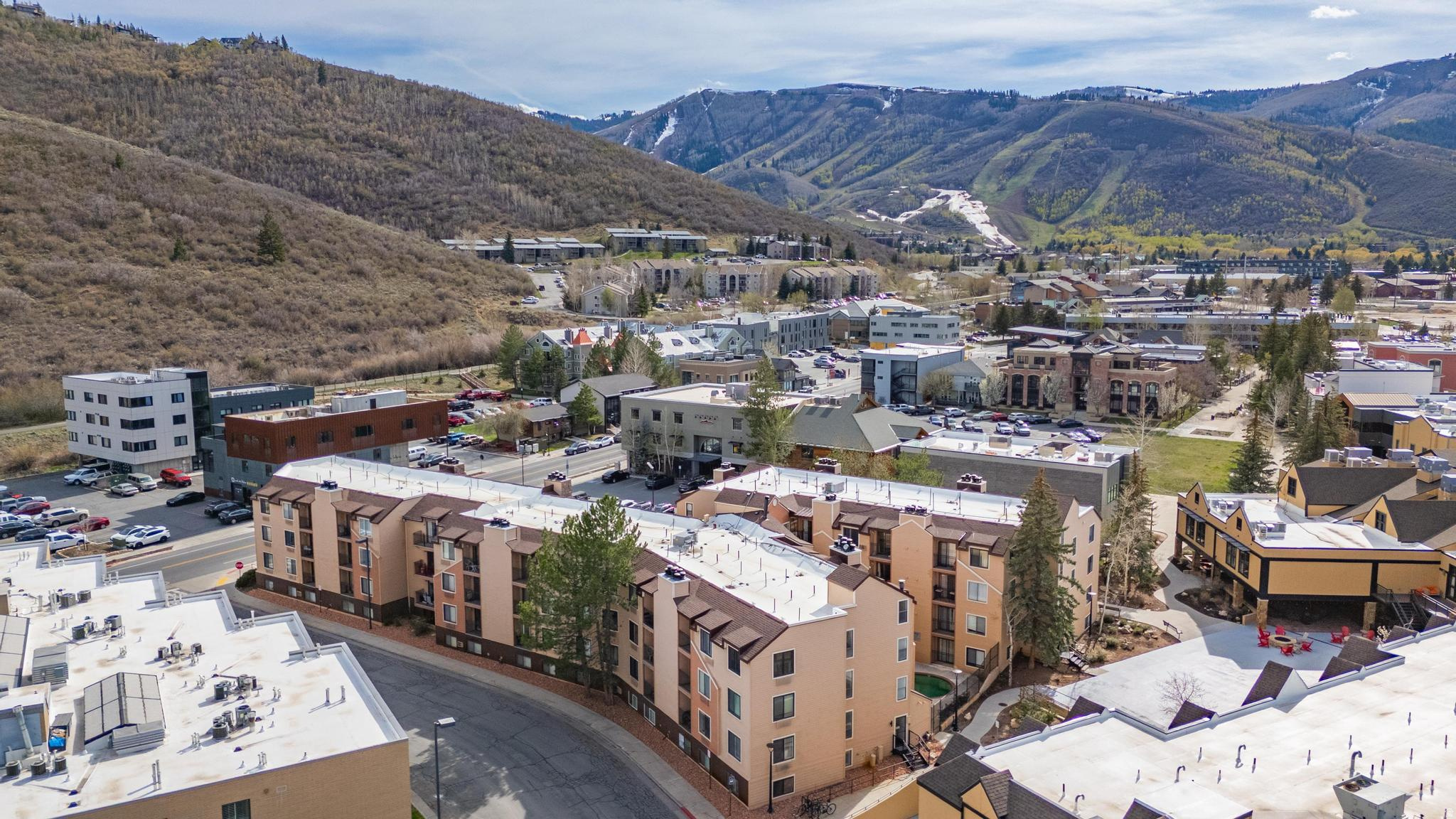 CARRIAGE HOUSE CONDOMINIUMS - Residential