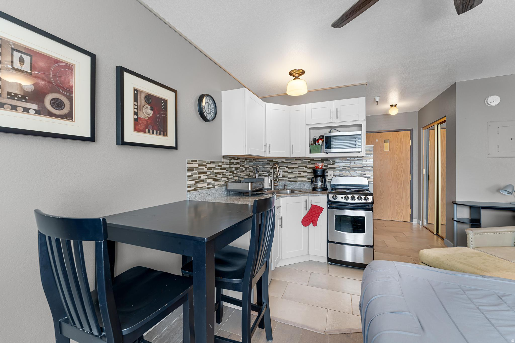 CARRIAGE HOUSE CONDOMINIUMS - Residential