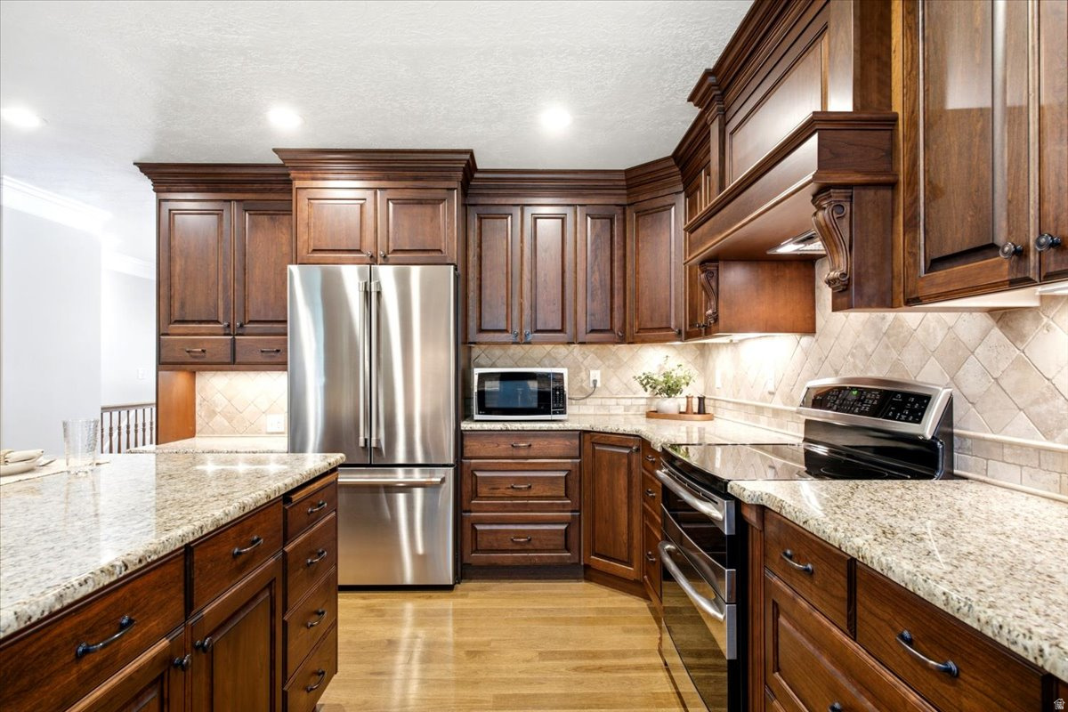 EASTWOOD ESTATES - Residential