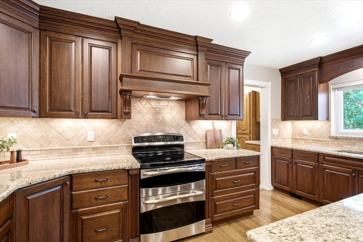 EASTWOOD ESTATES - Residential