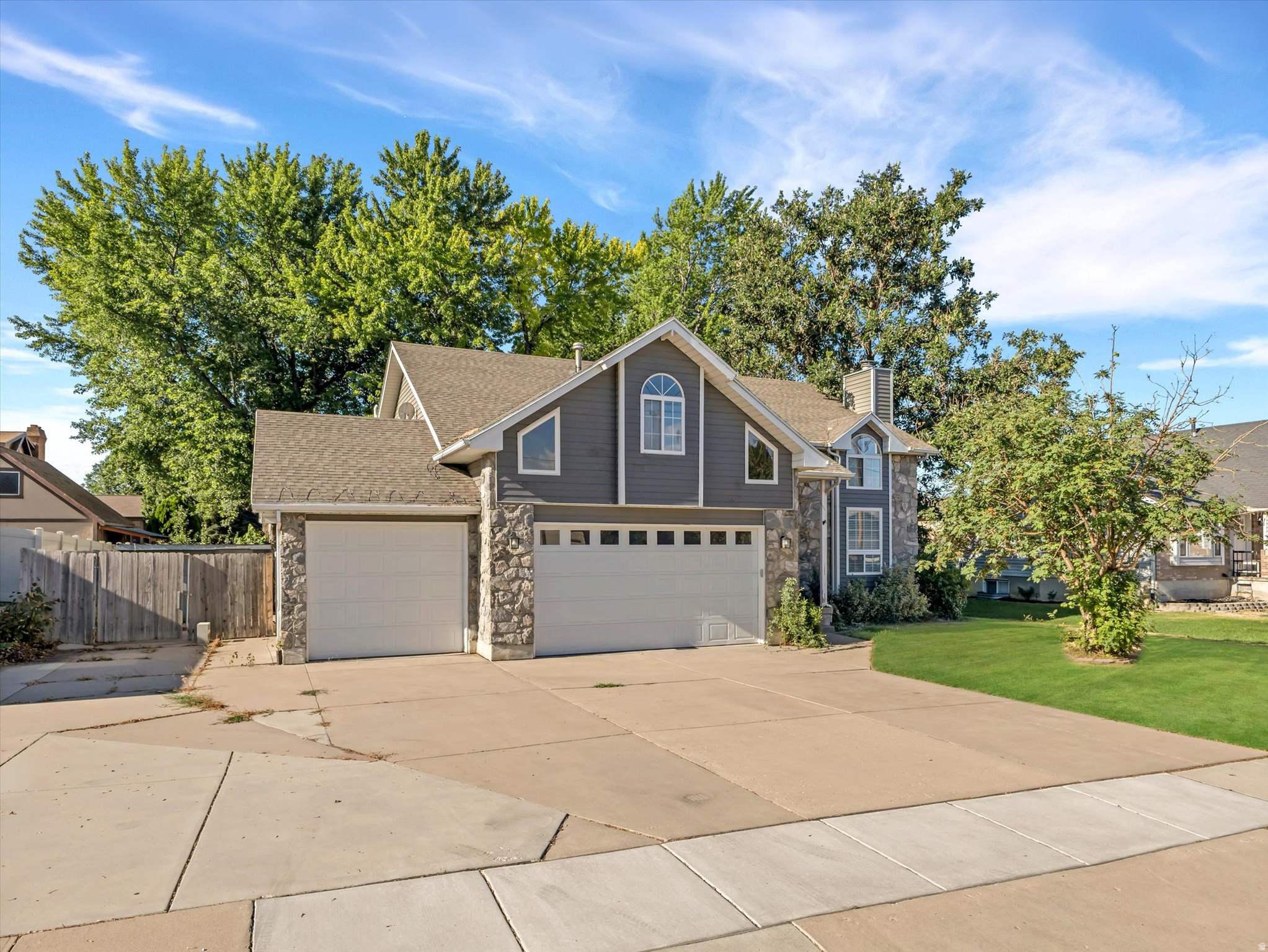 THE PINES - Residential