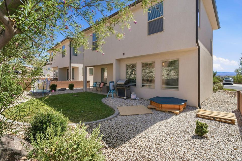 DESERT HOLLOW PH 1 - Residential