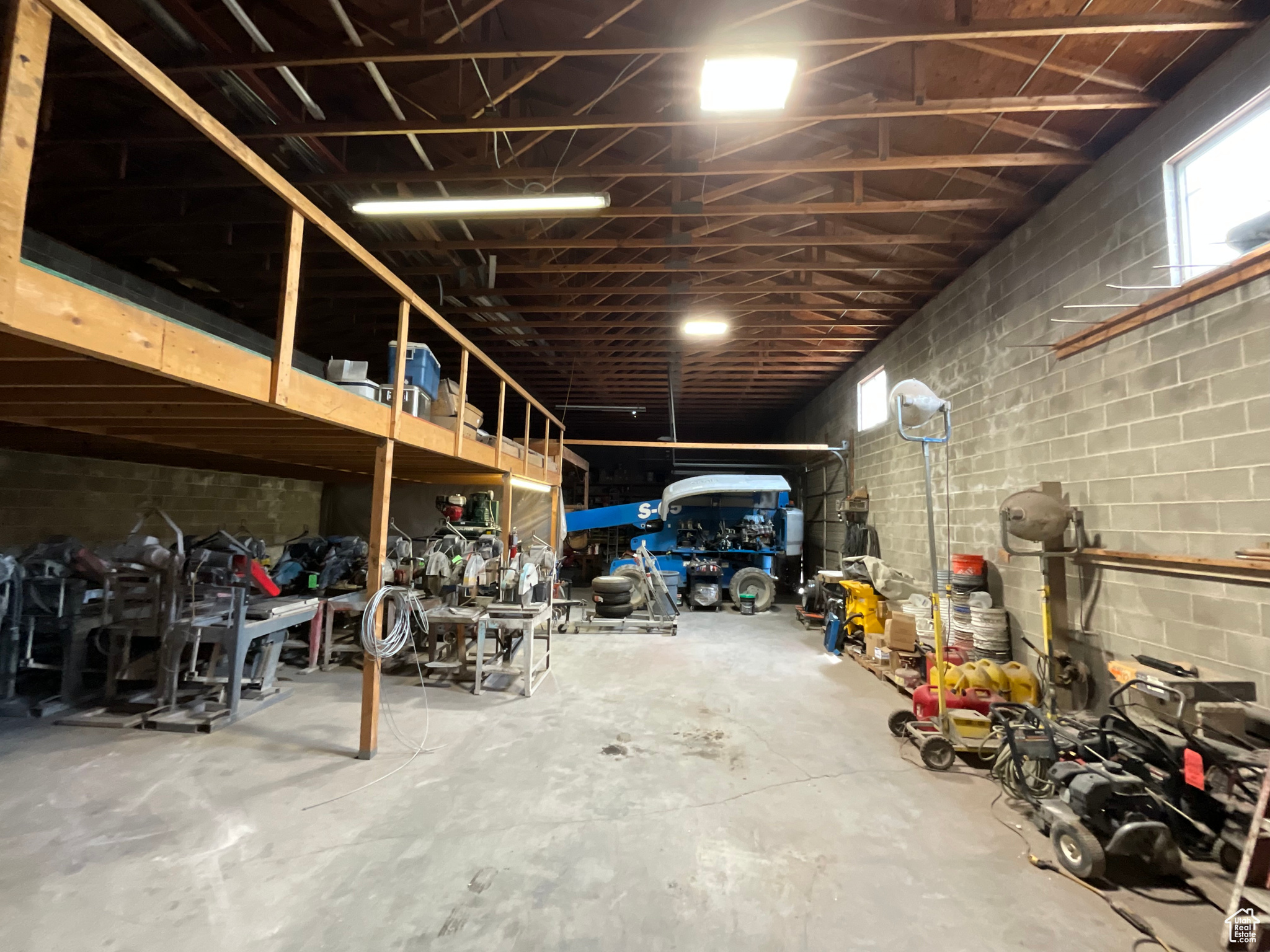 3300 SOUTH U-STORE-IT-HERE - Commercial Lease