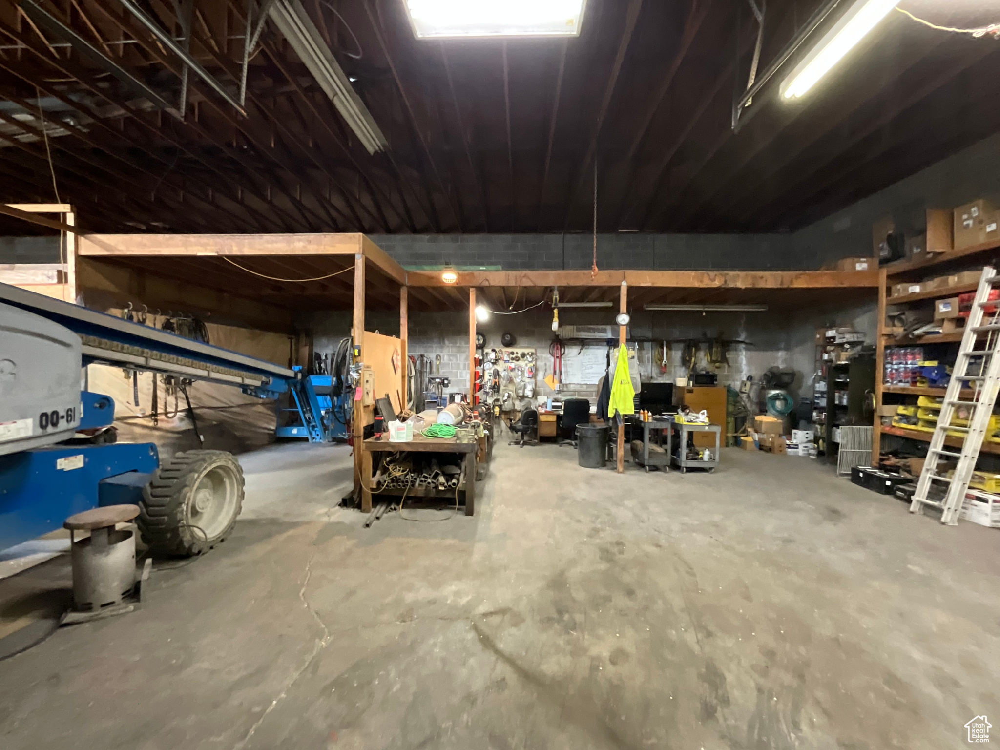 3300 SOUTH U-STORE-IT-HERE - Commercial Lease