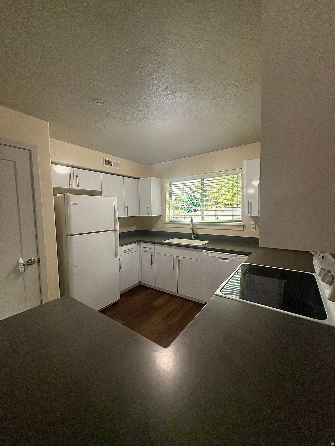 RUNNING HORSE - Residential
