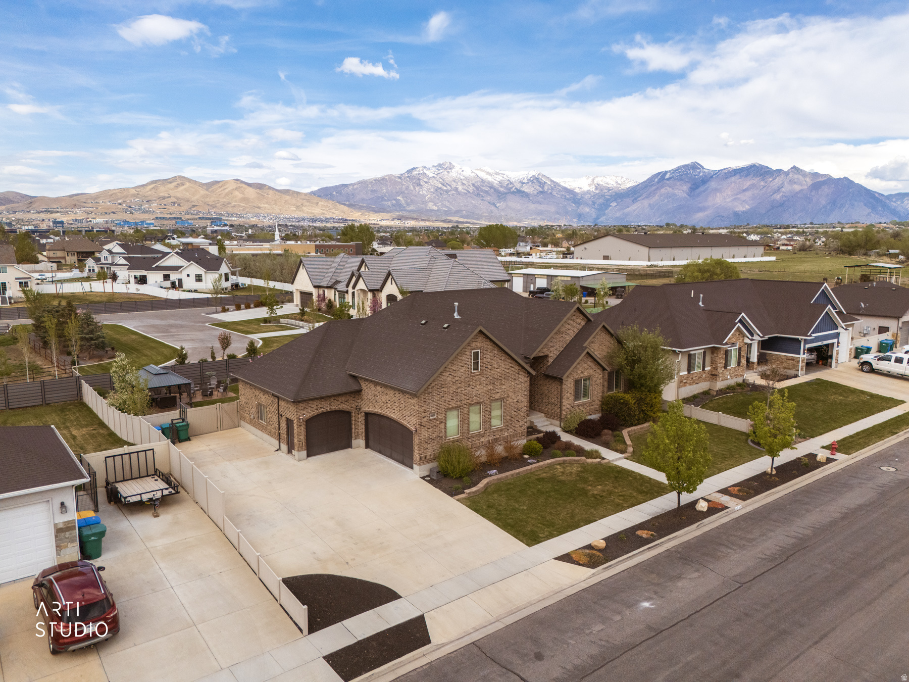 IRON FLATS - Residential