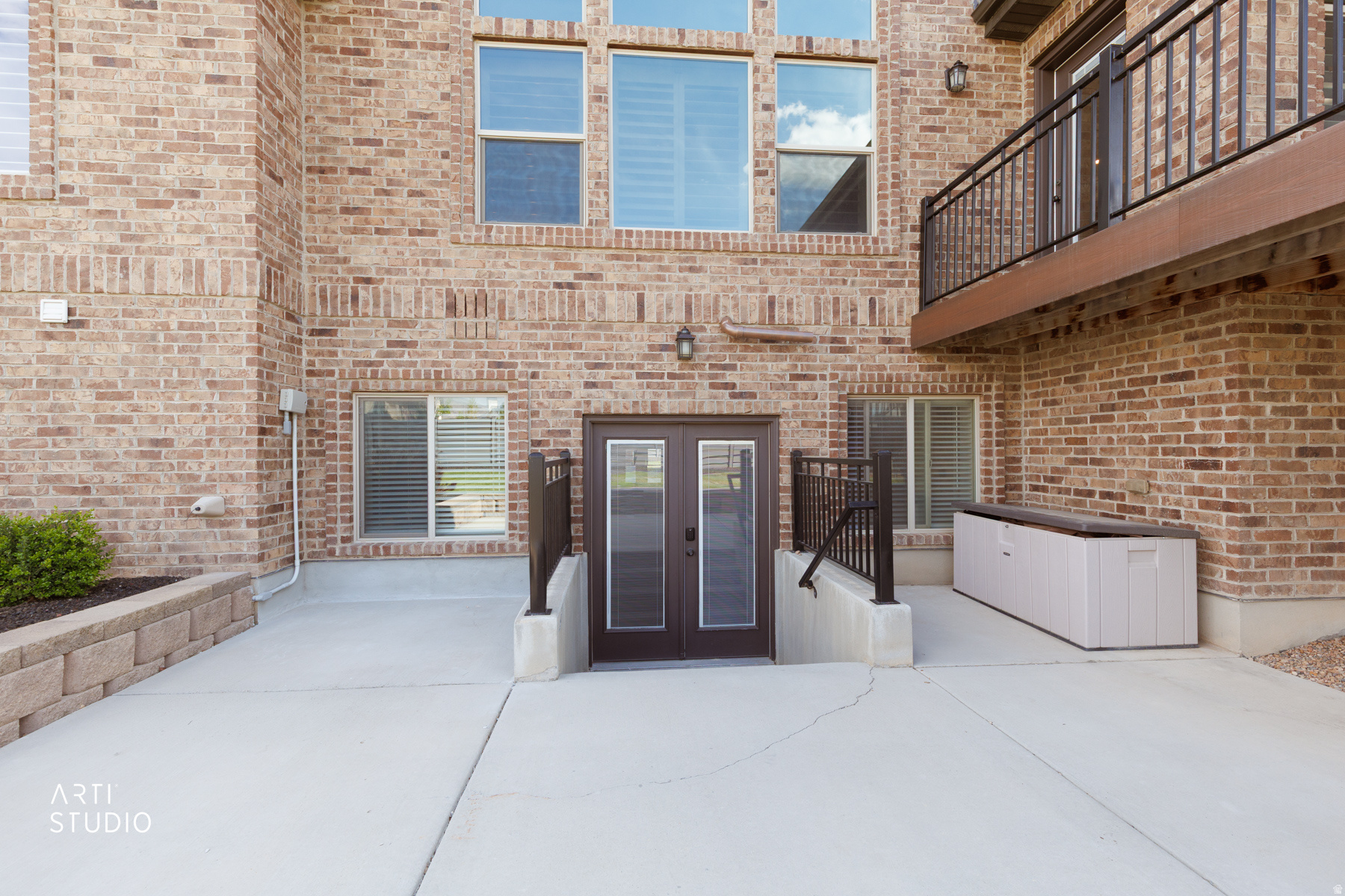 IRON FLATS - Residential