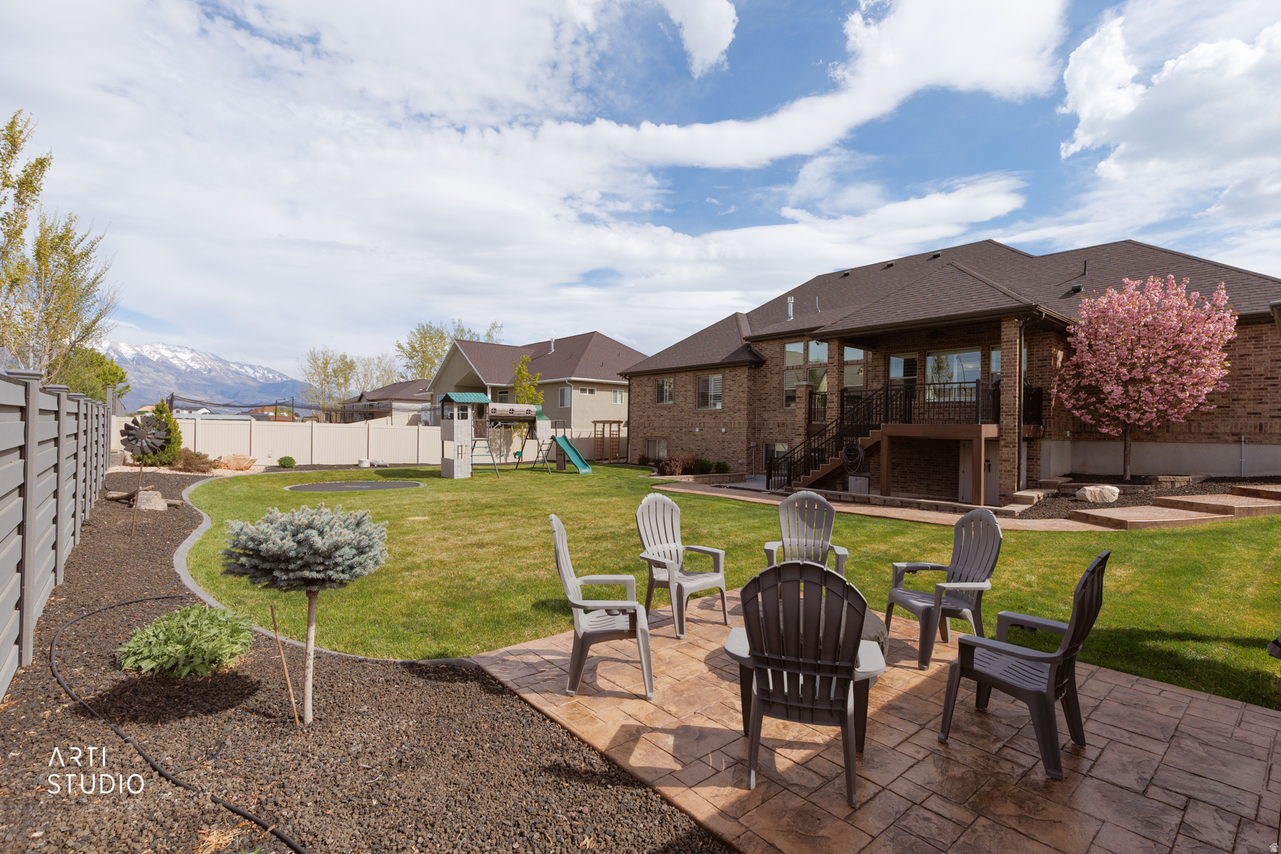 IRON FLATS - Residential