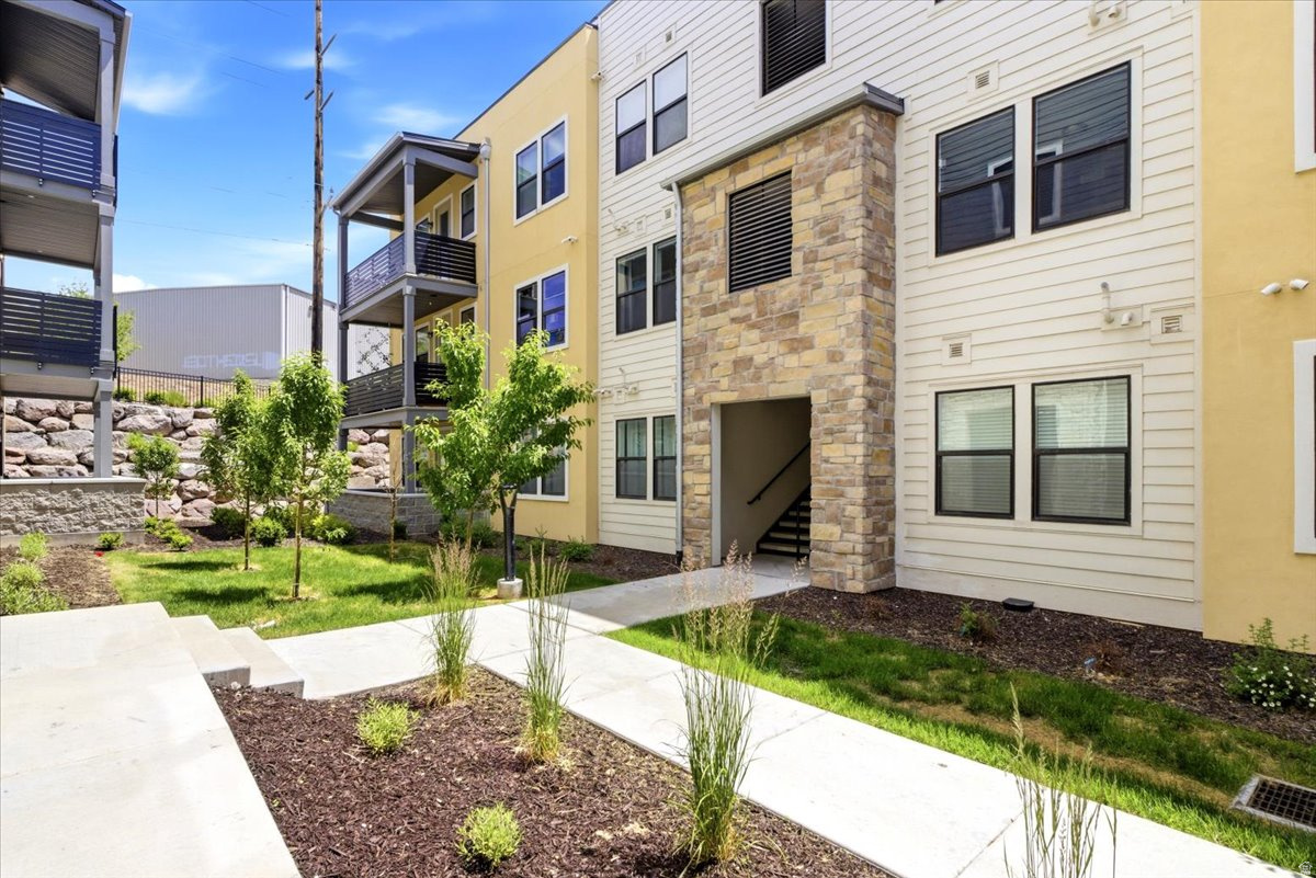 This beautiful condo is move in ready.  With a spacious 3 bedrooms, 2 baths, a covered patio, end covered parking spot, and a common area fire pit to enjoy, this home is a must see.