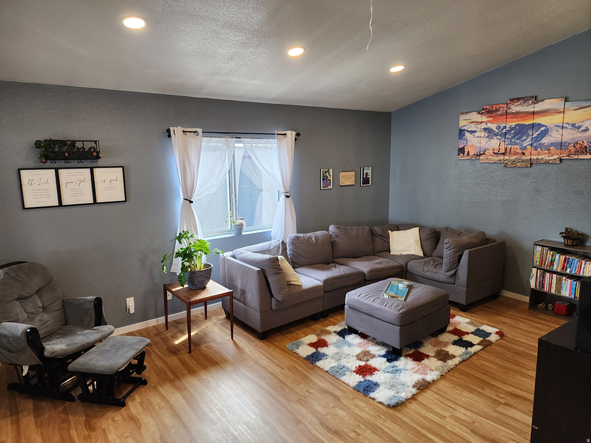 COUNTRY CLUB ESTATES - Residential
