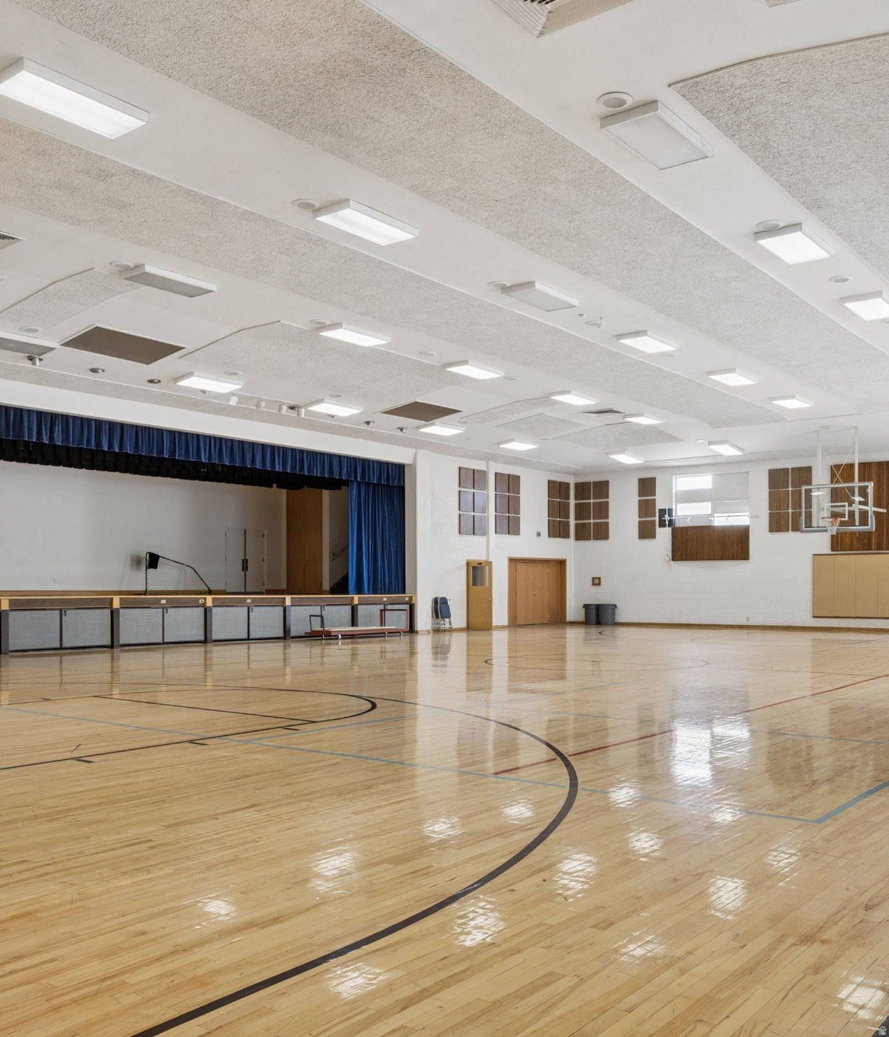 STRATFORD - Commercial Sale