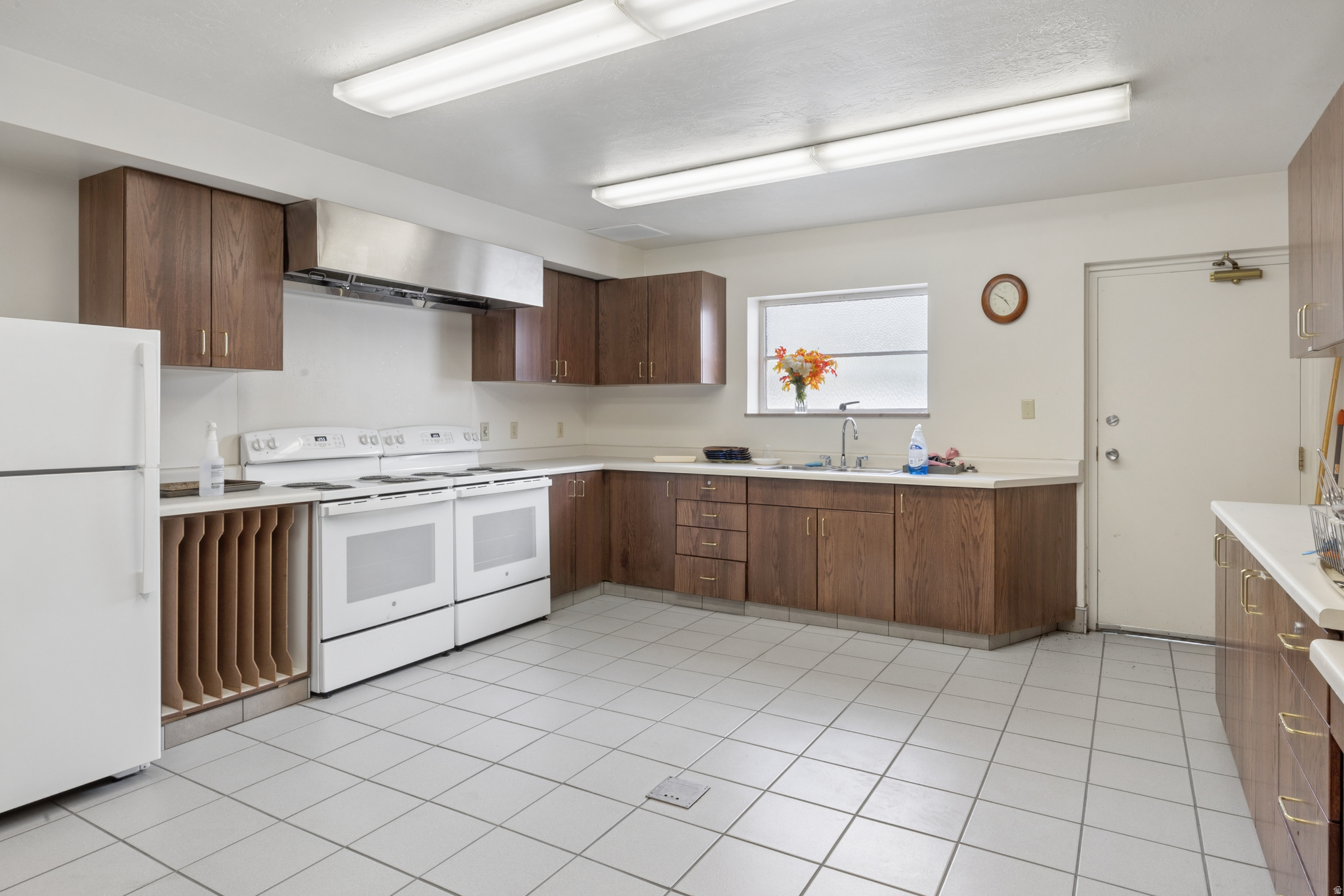 STRATFORD - Commercial Sale