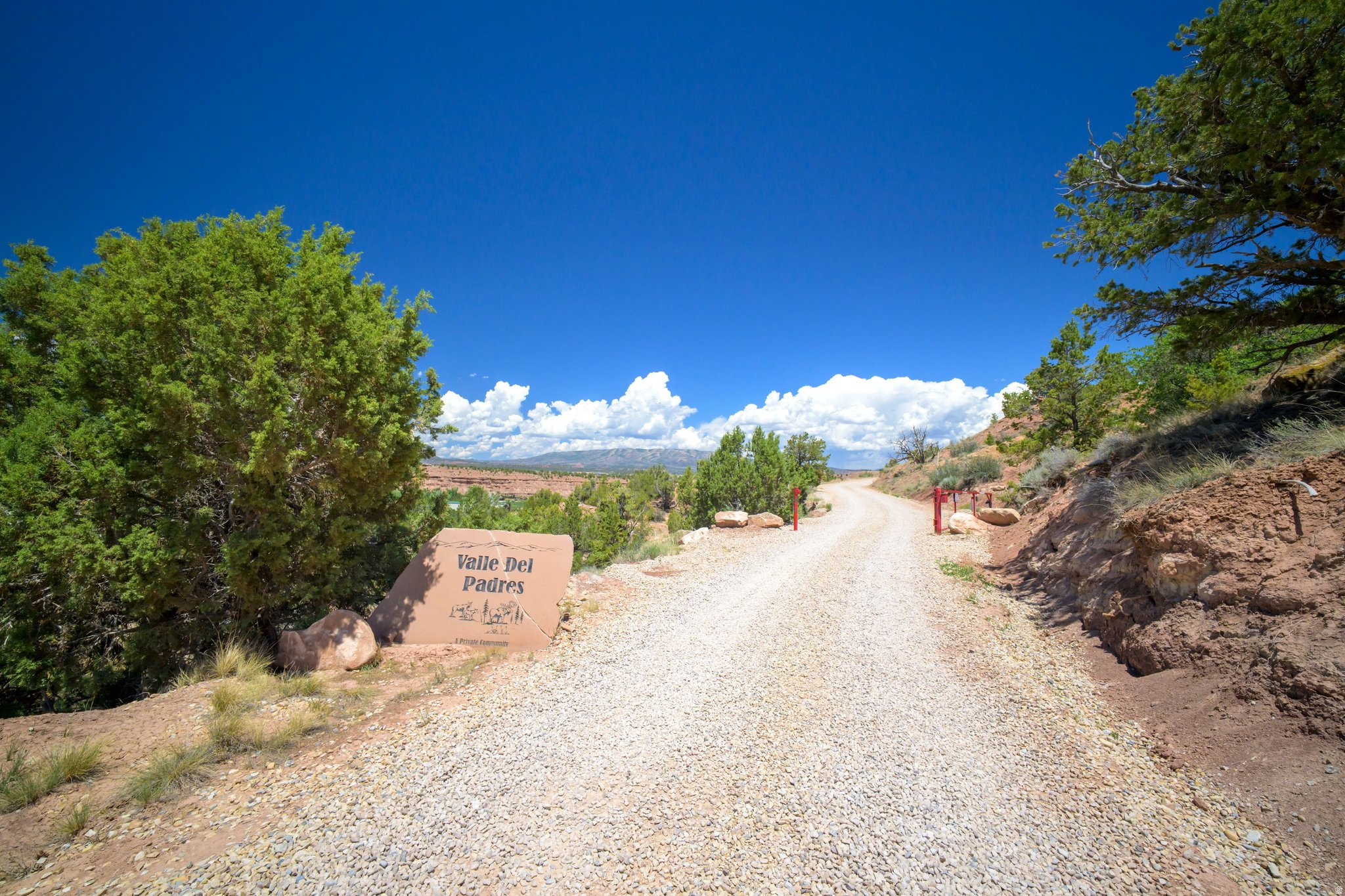 VALLE DEL PADRES - Residential