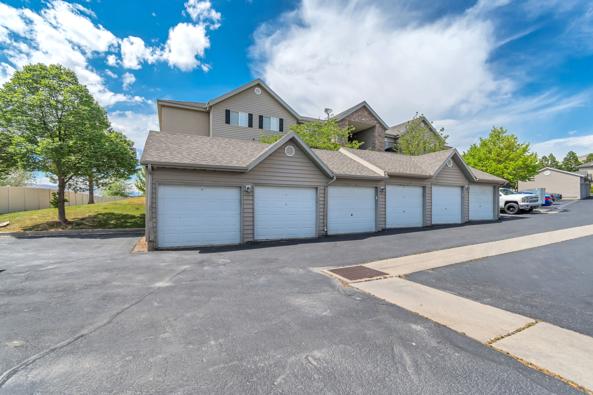 WESTBURY - Residential