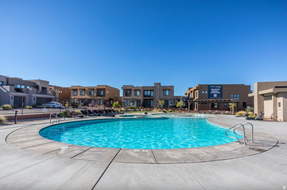 ESCAPES AT THE LEDGES 6 - Residential