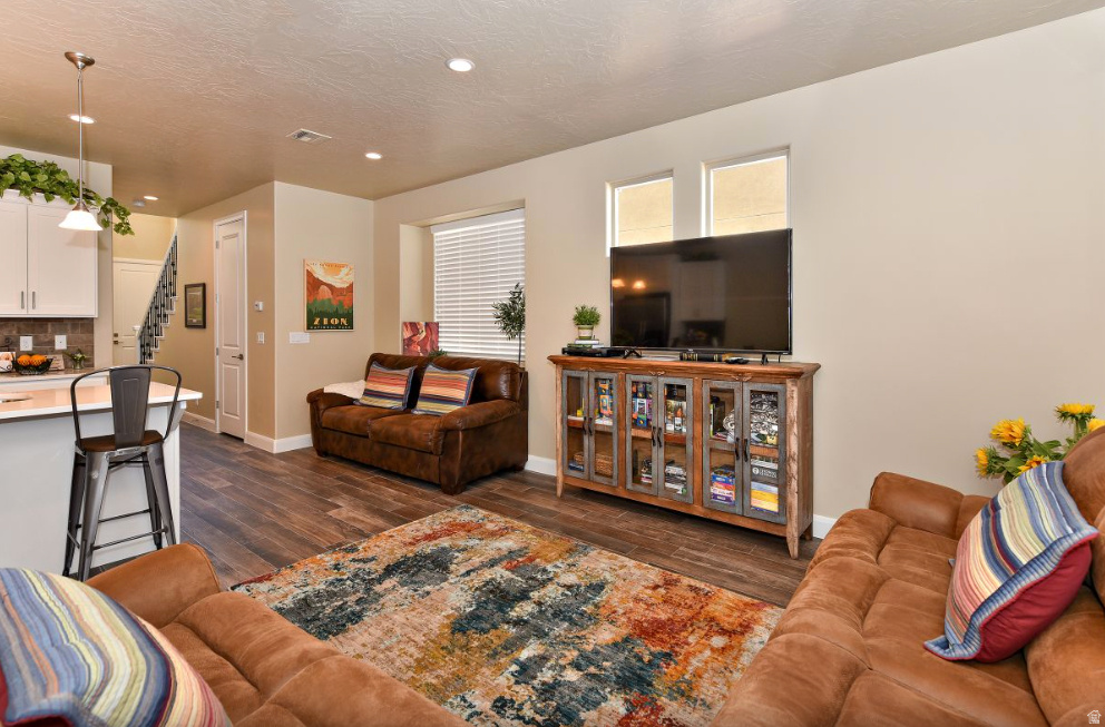 ESCAPES AT THE LEDGES 6 - Residential