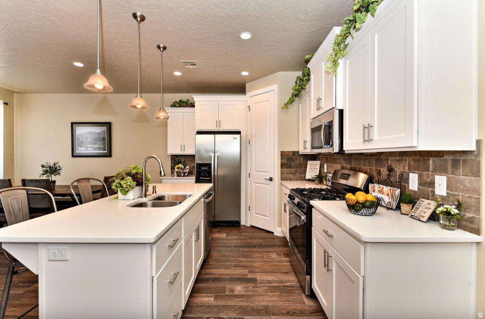 ESCAPES AT THE LEDGES 6 - Residential
