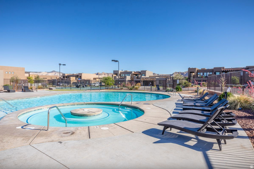 ESCAPES AT THE LEDGES 6 - Residential