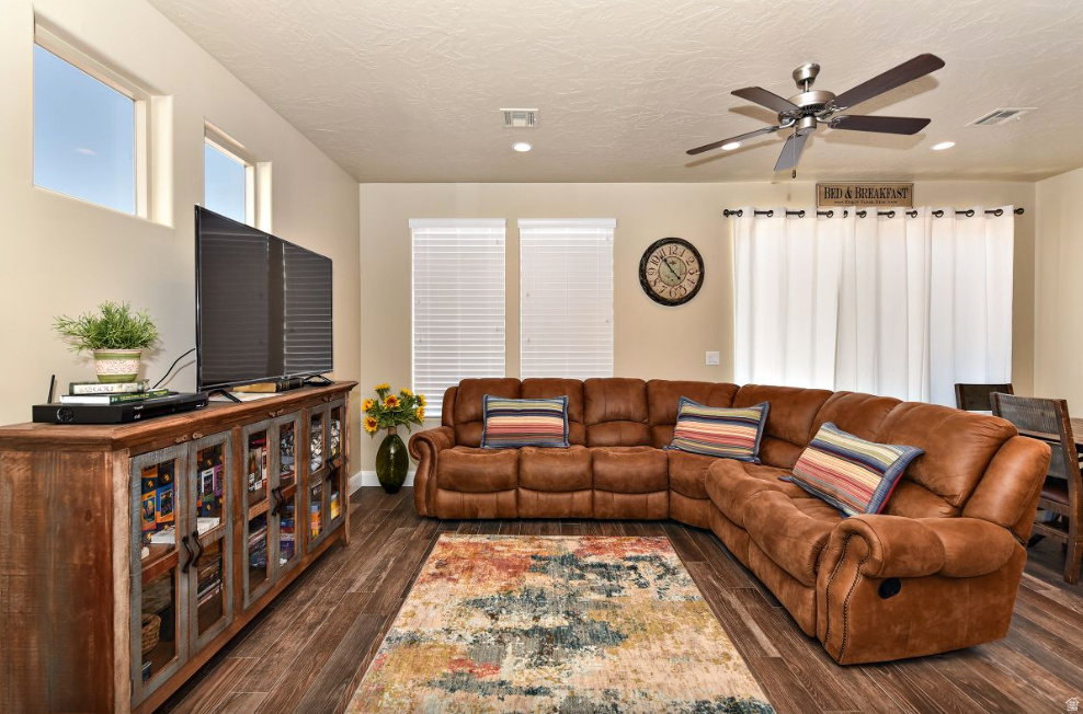 ESCAPES AT THE LEDGES 6 - Residential
