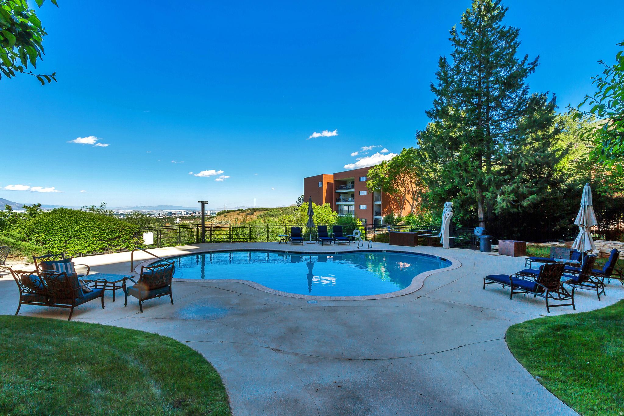 OAK CREST GA - Residential
