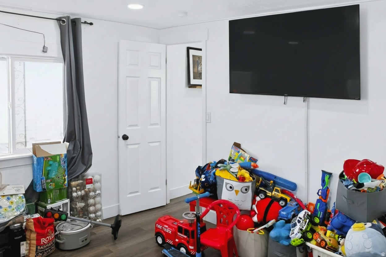 VILLAGE GREEN MOBILE HOME PARK - Residential