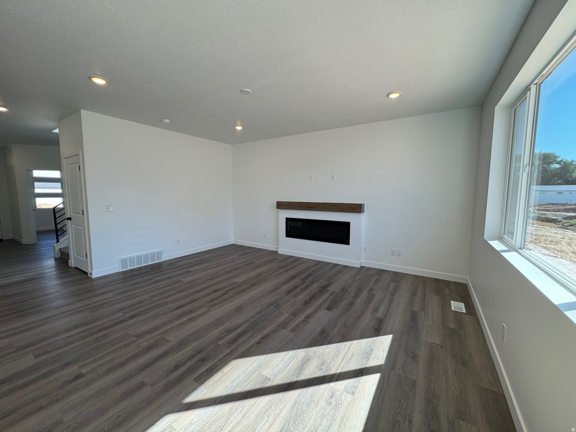 RIVERSIDE ESTATES - Residential