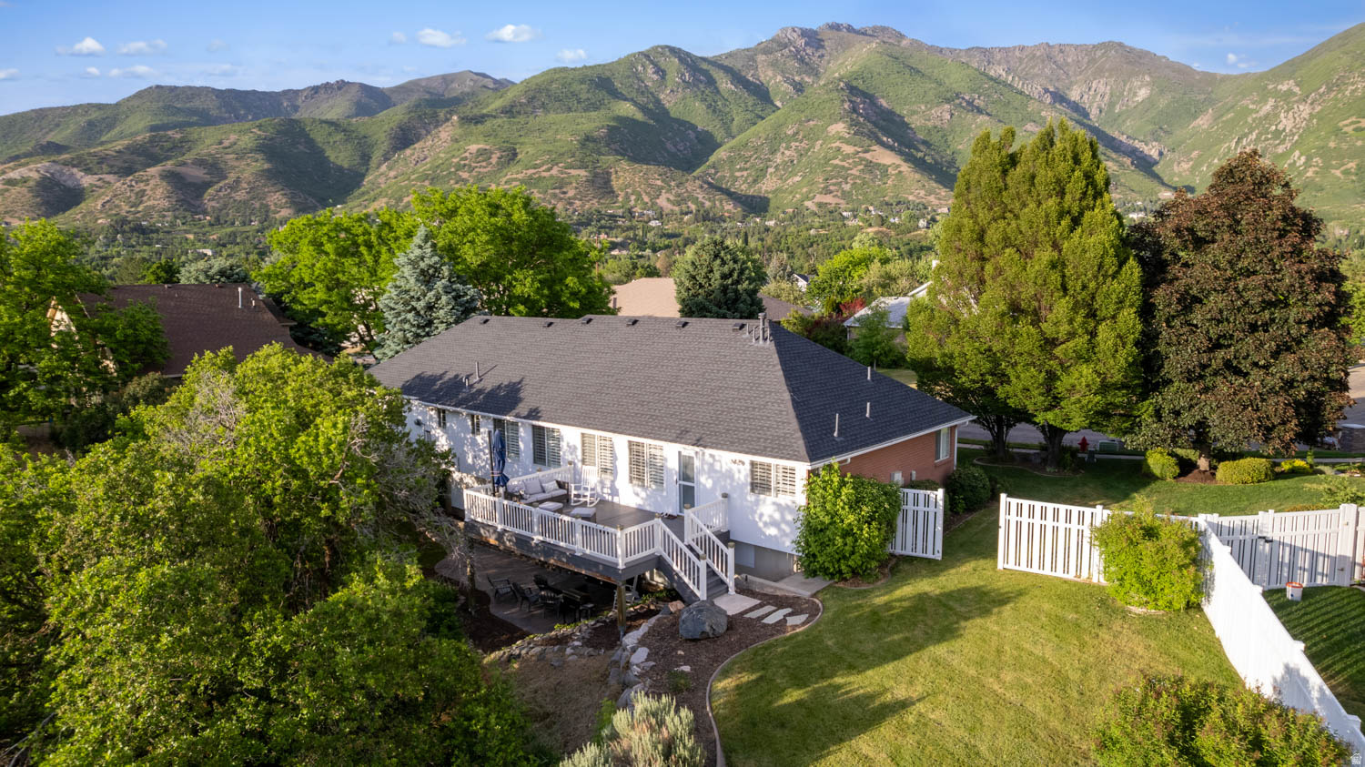 HIGHLANDS BLUFF ESTA - Residential