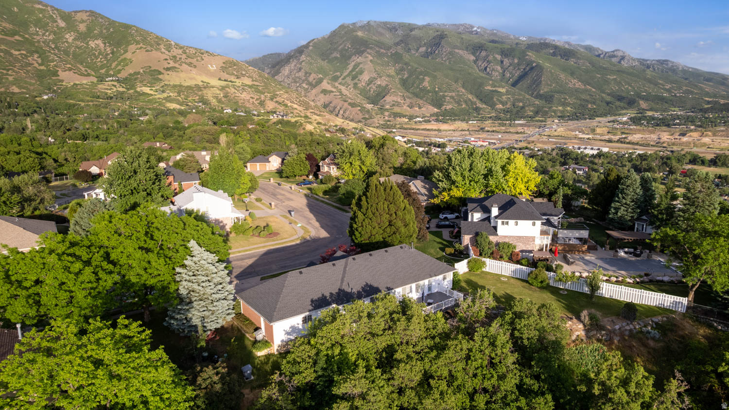 HIGHLANDS BLUFF ESTA - Residential