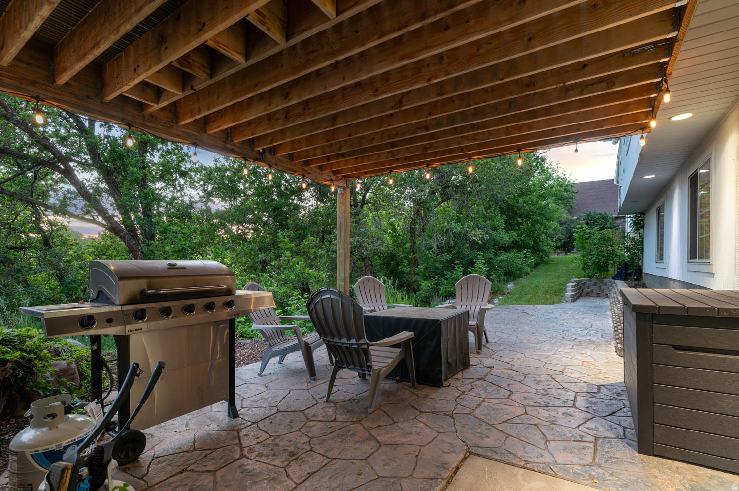 HIGHLANDS BLUFF ESTA - Residential