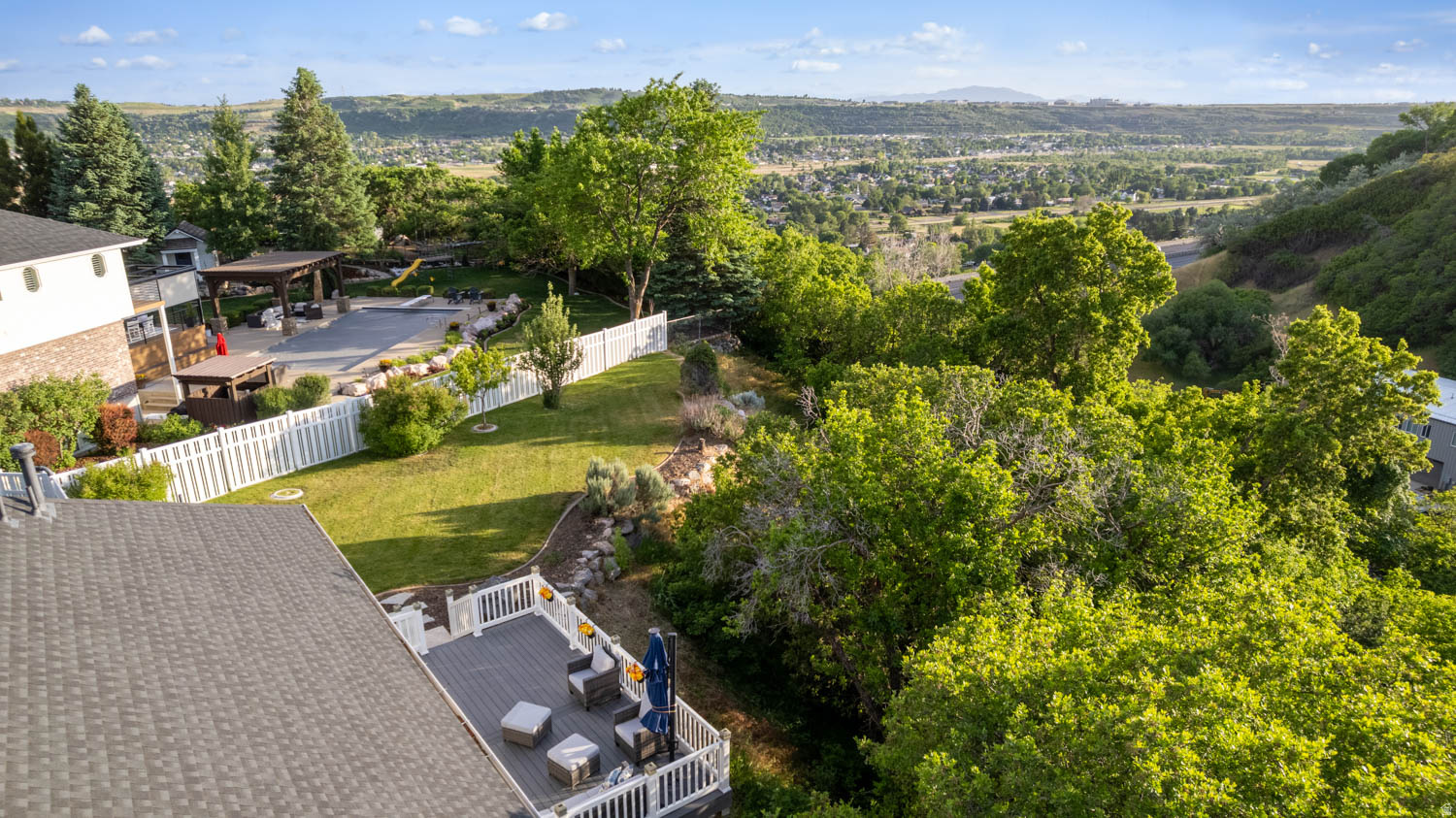 HIGHLANDS BLUFF ESTA - Residential