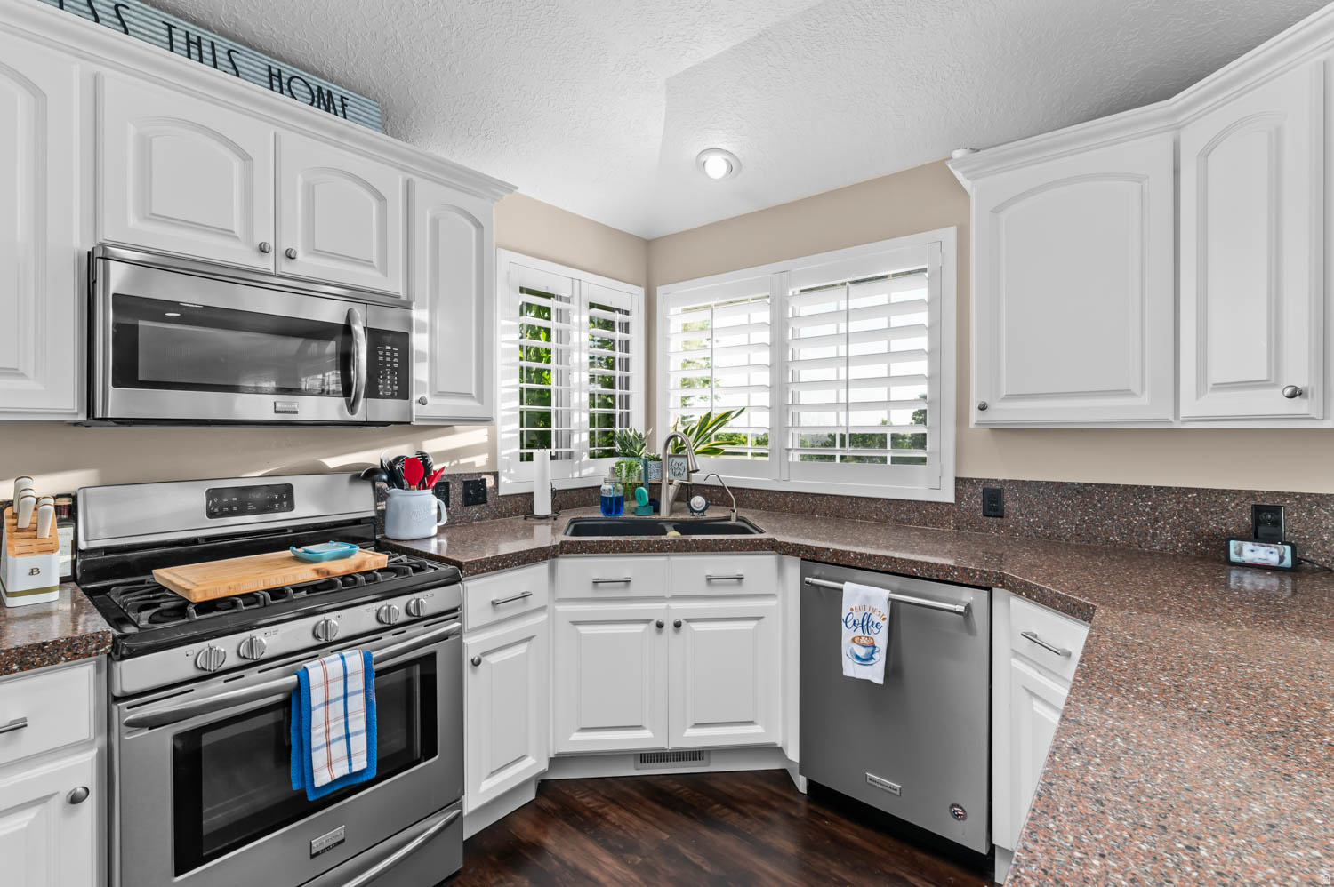 HIGHLANDS BLUFF ESTA - Residential