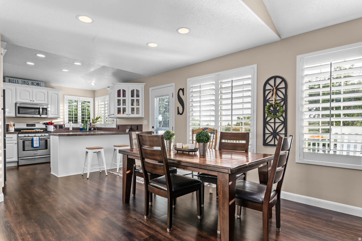 HIGHLANDS BLUFF ESTA - Residential