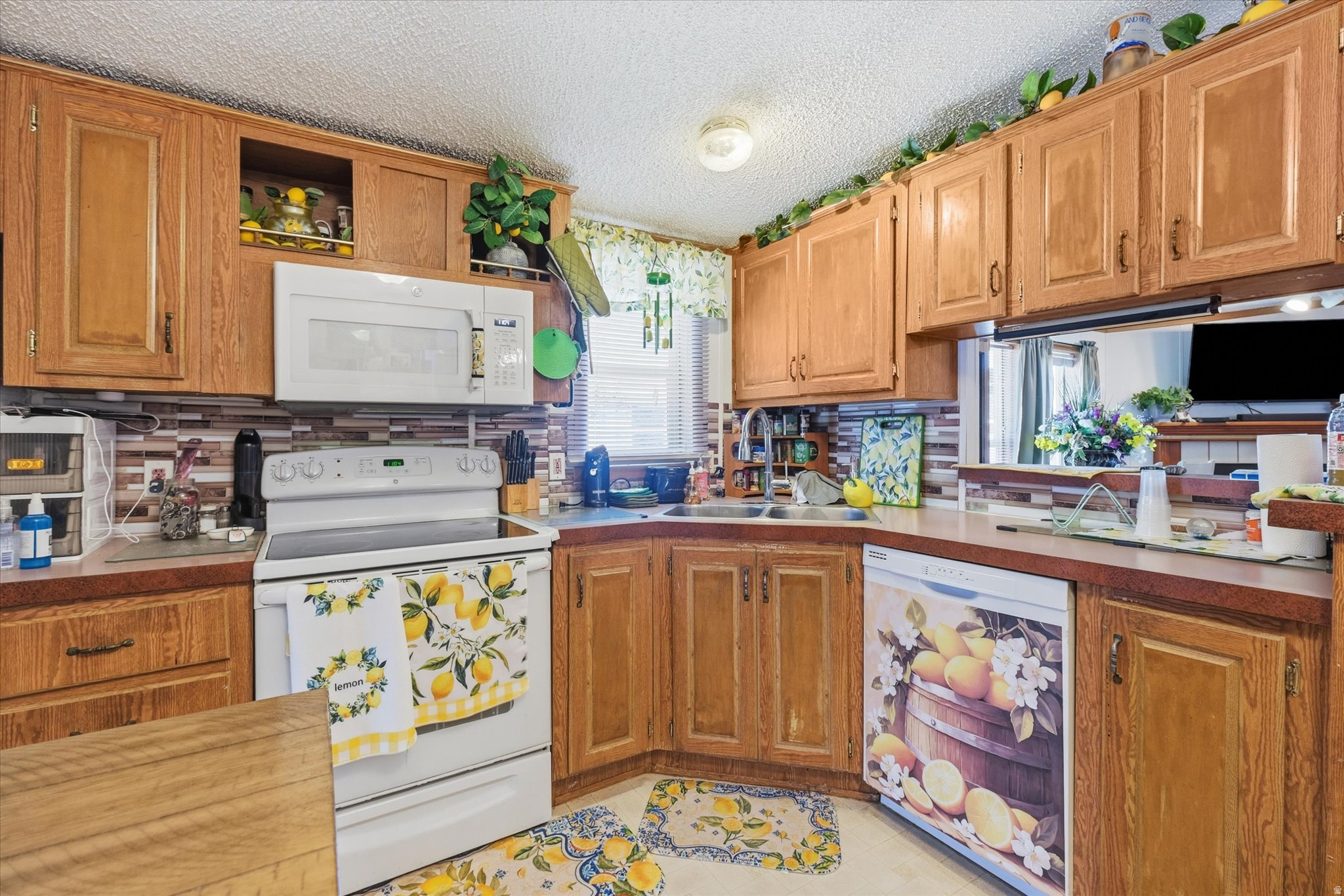 TOWN AND COUNTRY ESTATES - Residential