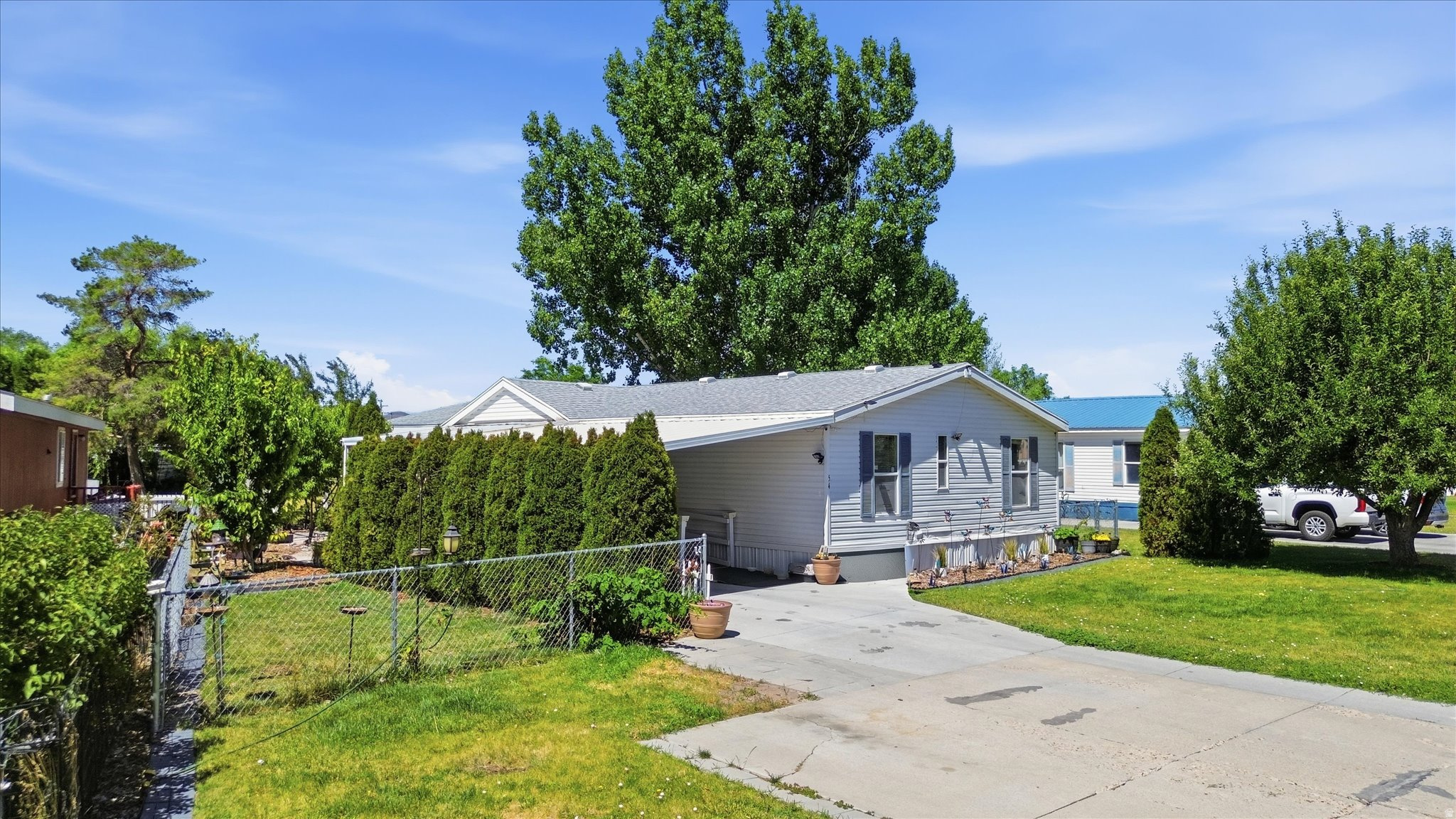 TOWN AND COUNTRY ESTATES - Residential